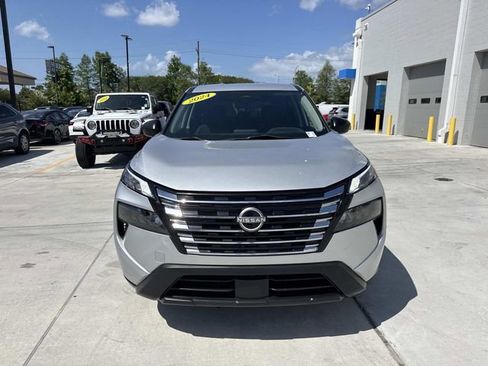 Used 2024 Nissan Rogue S FWD image 2