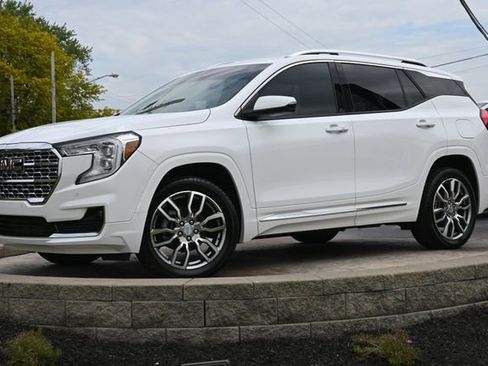 Used 2023 GMC Terrain Denali AWD/4WD image 1