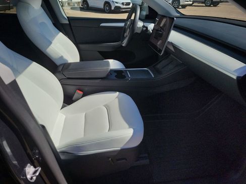 Used 2025 Tesla Model Y Long Range image 28