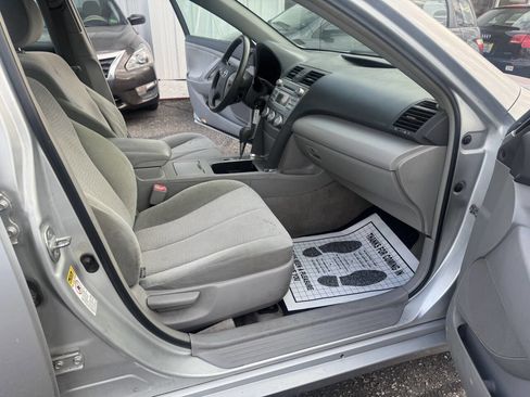 Used 2011 Toyota Camry LE image 6