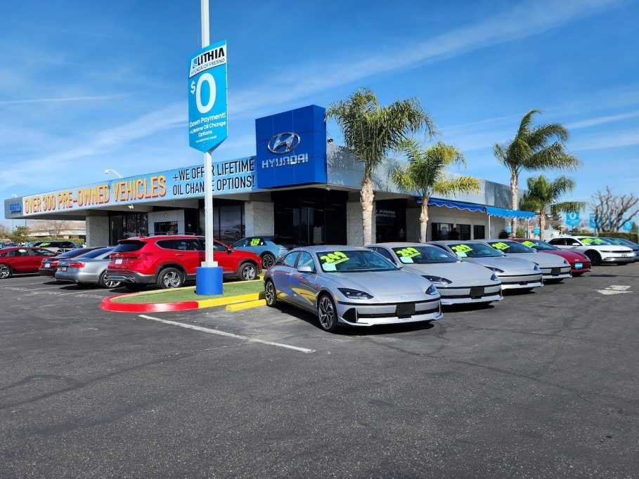 Certified 2025 Hyundai Elantra SEL FWD image 32