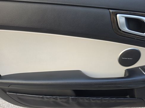 Used 2015 Mercedes-Benz SLK 250 image 17