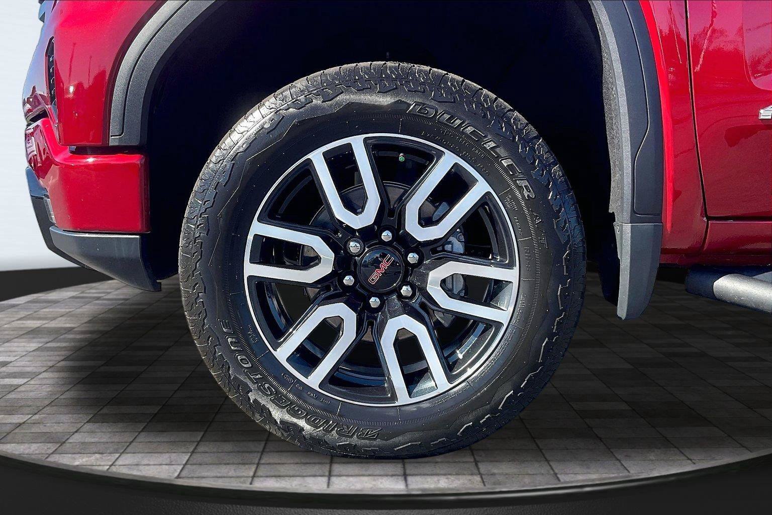 Used 2025 GMC Sierra 1500 AT4 w/ AT4 Premium Package AWD/4WD image 10