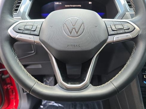 Used 2022 Volkswagen Tiguan SE AWD/4WD image 36