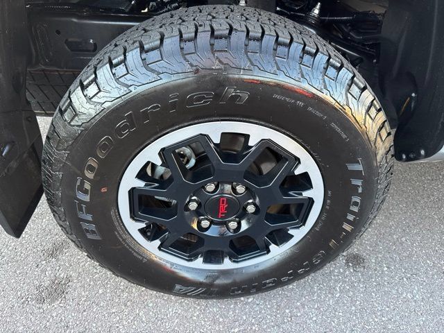 Used 2025 Toyota Tacoma TRD Off-Road w/ TRD Off Road Upgrade Package AWD/4WD image 44