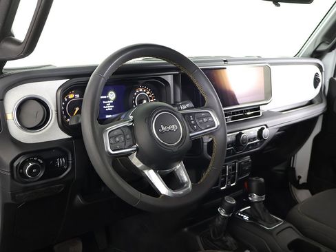 Used 2025 Jeep Wrangler Unlimited Sahara AWD/4WD image 25