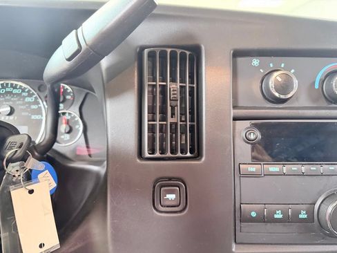 Used 2017 GMC Savana 2500 RWD image 33