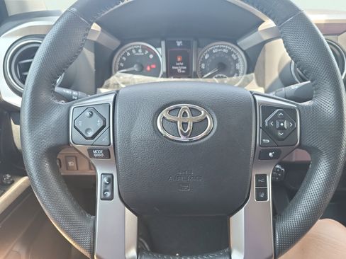 Used 2021 Toyota Tacoma SR5 RWD image 23