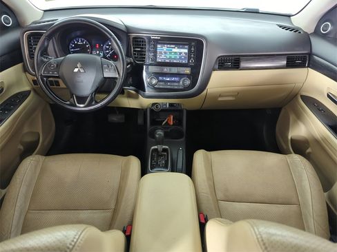 Used 2016 Mitsubishi Outlander SEL image 15