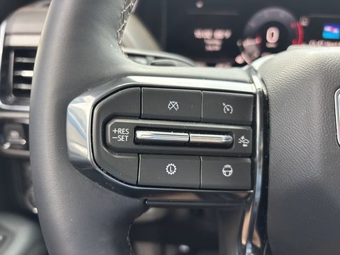 Used 2025 GMC Yukon AT4 w/ AT4 Premium Plus Package AWD/4WD image 35
