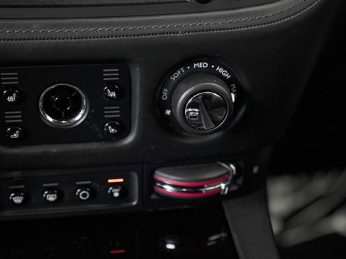 Used 2020 Rolls-Royce Dawn image 37