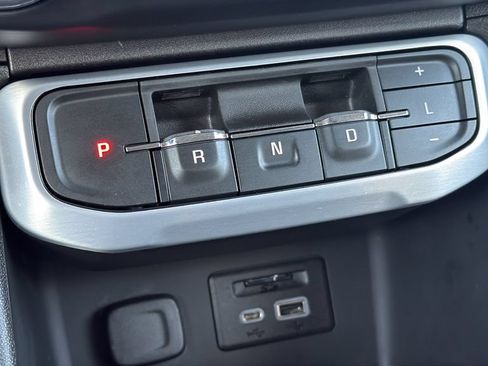 Used 2022 GMC Acadia SLT w/ Elevation Edition FWD image 25
