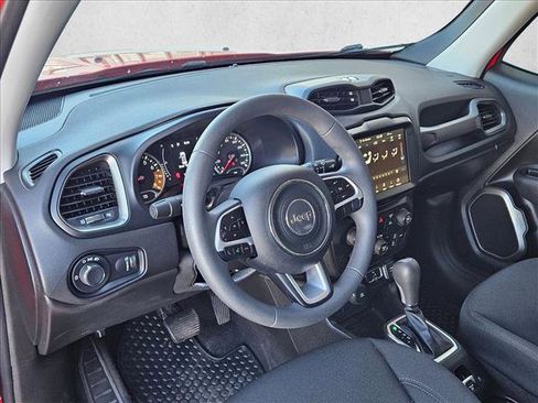 Used 2023 Jeep Renegade Latitude image 9