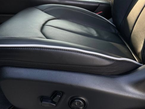 Used 2026 Chrysler Pacifica Limited w/ S Appearance Package FWD image 23