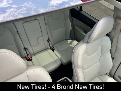 Used 2020 Volvo XC90 T5 Momentum w/ Protection Package Premier FWD image 12