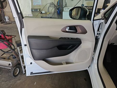 Used 2023 Chrysler Voyager LX FWD image 23
