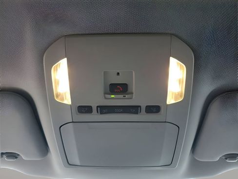 Used 2025 Toyota Highlander LE FWD image 42