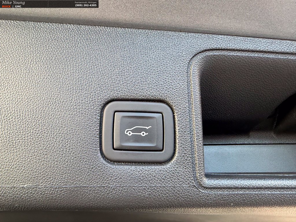 Used 2024 GMC Terrain SLT w/ Infotainment Package II FWD image 11