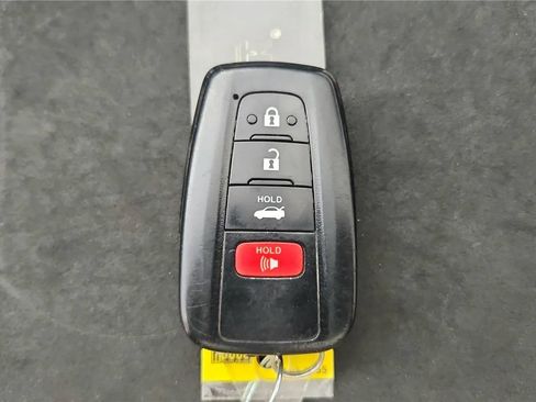 Used 2021 Toyota Camry SE FWD image 13
