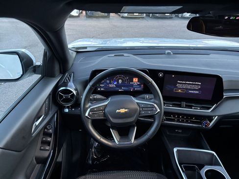 Used 2025 Chevrolet Equinox LT image 33