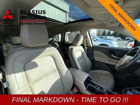 Used 2022 Lincoln Corsair AWD w/ Premium Package image 17