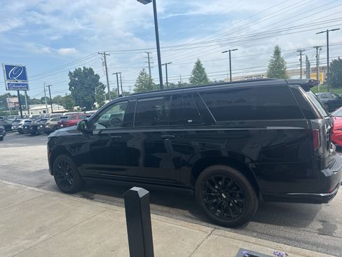 Used 2023 Cadillac Escalade ESV Sport Platinum w/ LPO, ONYX Package AWD/4WD image 6