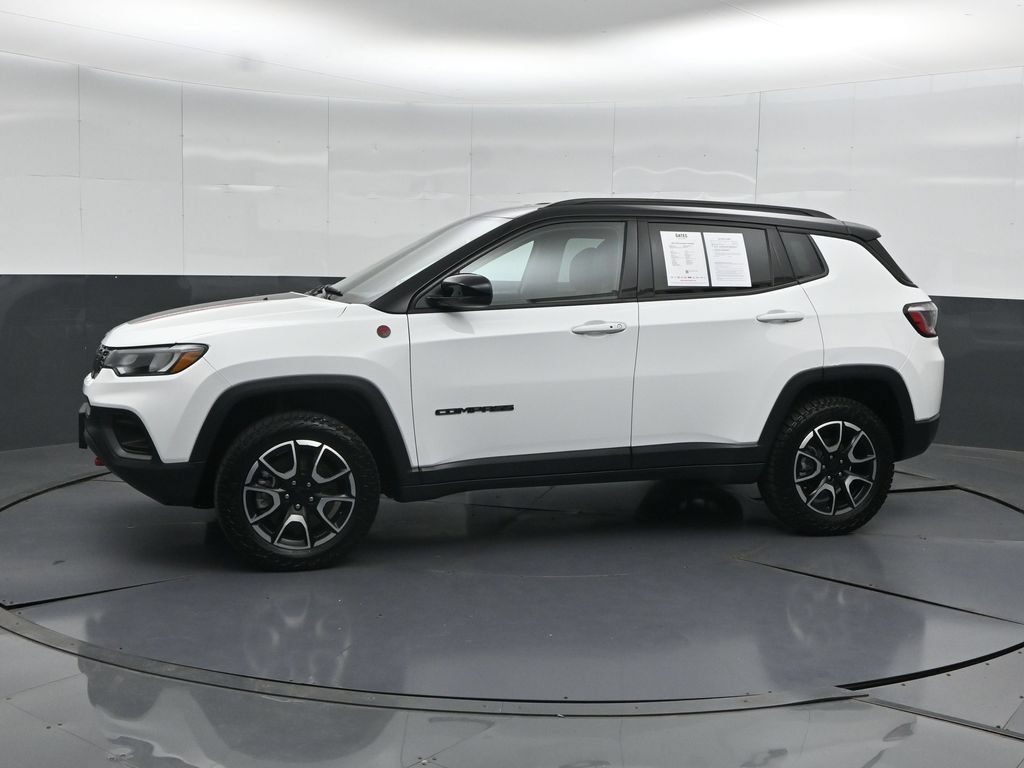 Used 2024 Jeep Compass Trailhawk AWD/4WD image 6
