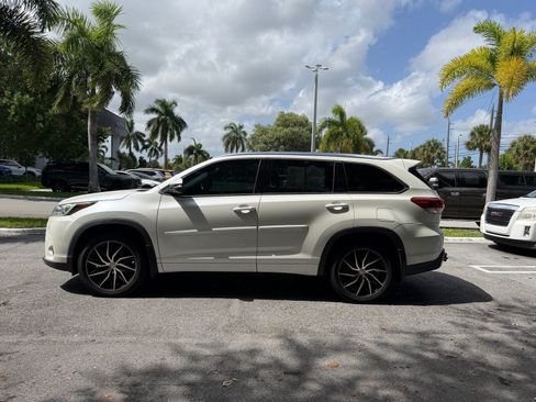 Used 2019 Toyota Highlander Limited Platinum AWD/4WD image 4