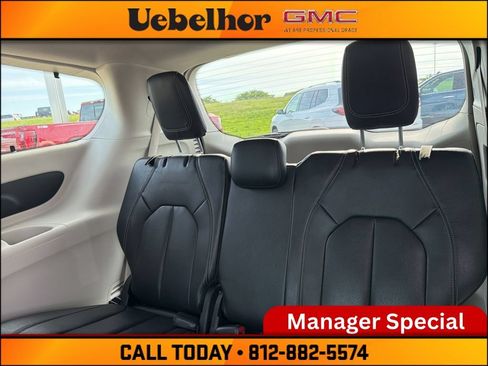 Used 2022 Chrysler Pacifica Touring-L FWD image 21