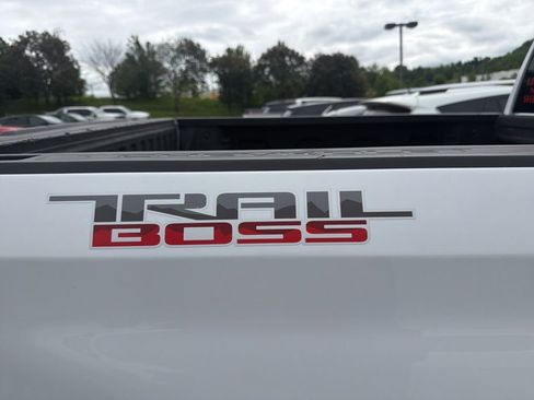 Used 2019 Chevrolet Silverado 1500 Custom Trail Boss w/ Custom Convenience Package AWD/4WD image 5