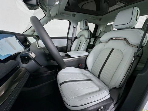 Used 2025 Rivian R1T Adventure image 21