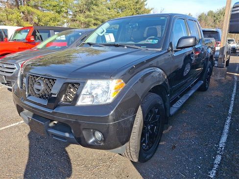 Used 2021 Nissan Frontier SV w/ Midnight Edition Floor Mats image 3