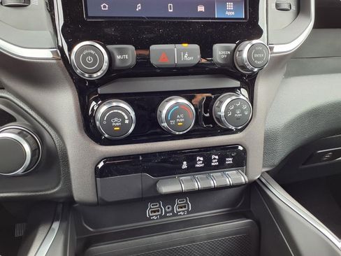 New 2026 RAM 1500 Express AWD/4WD image 9