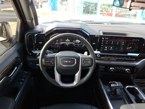 Used 2024 GMC Sierra 1500 Elevation w/ Preferred Package AWD/4WD image 11