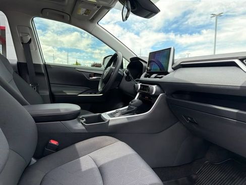 Used 2025 Toyota RAV4 XLE AWD/4WD image 30