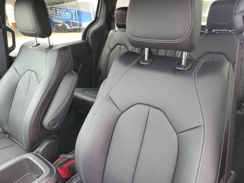 New 2026 Chrysler Voyager LX image 15