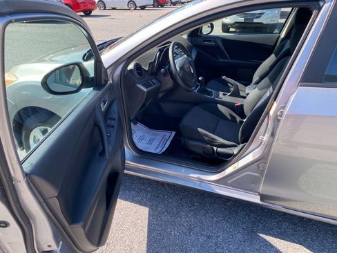 Used 2010 MAZDA MAZDA3 i Touring image 11