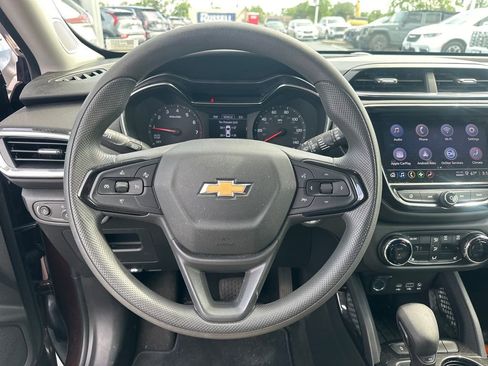 Used 2022 Chevrolet TrailBlazer LT w/ Convenience Package FWD image 11