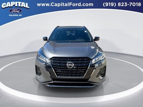 Used 2023 Nissan Kicks SR image 3