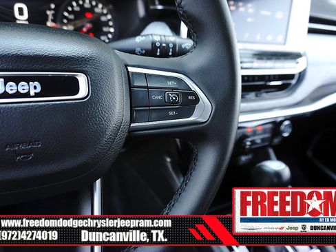 Used 2025 Jeep Compass Latitude AWD/4WD image 27