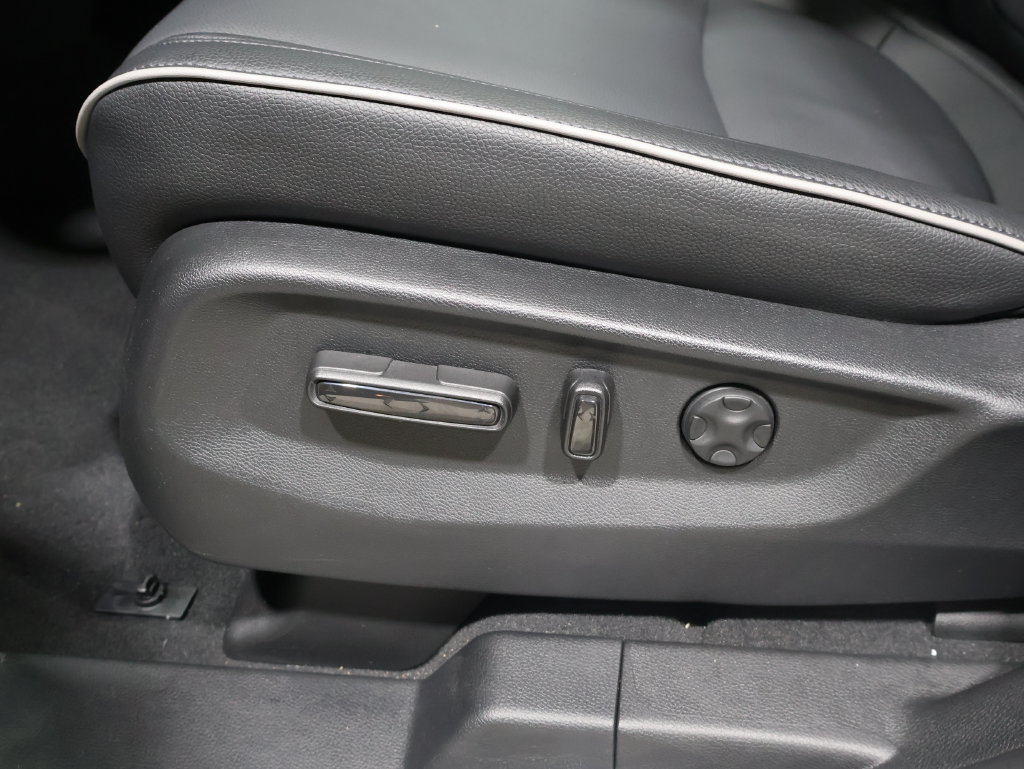 Used 2026 Honda Odyssey Touring image 13