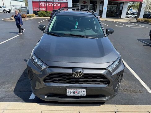 Used 2019 Toyota RAV4 LE image 11