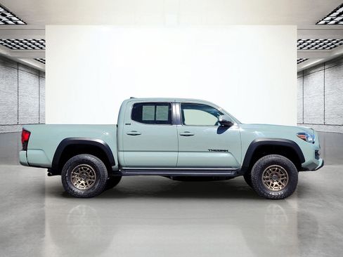 Used 2022 Toyota Tacoma SR5 w/ Trail Edition image 6