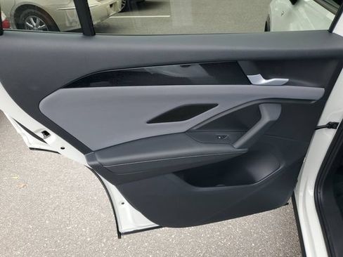 New 2026 Volkswagen Tiguan SE R-Line FWD image 9