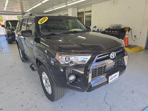 Used 2021 Toyota 4Runner SR5 AWD/4WD image 7