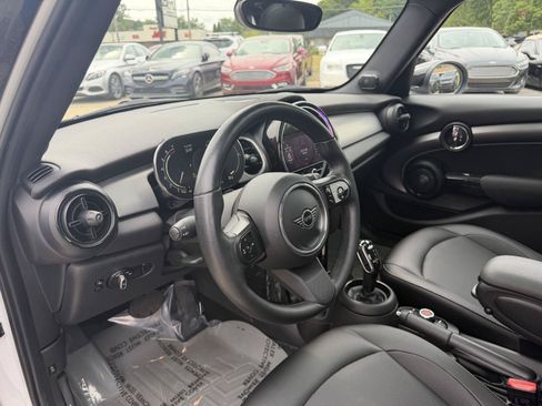 Used 2022 MINI Cooper 4-Door Hardtop w/ Premium Package FWD image 13
