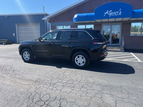 Used 2023 Jeep Grand Cherokee Laredo w/ Trailer Tow Prep Group (B) image 4