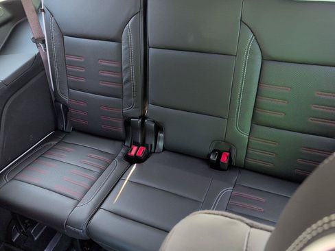 Certified 2025 GMC Yukon AT4 Ultimate AWD/4WD image 37