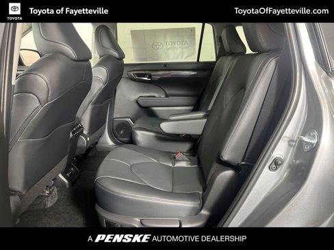 Used 2026 Toyota Highlander Platinum AWD/4WD image 25