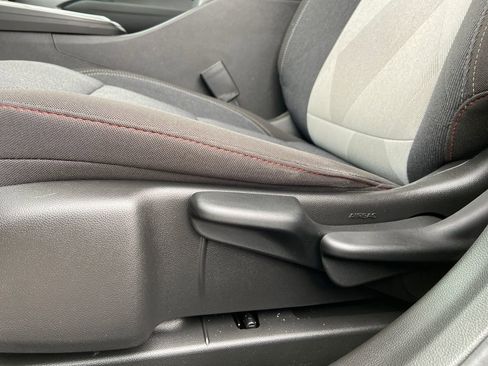 Used 2024 Chevrolet Trax RS w/ Sunroof Package image 12